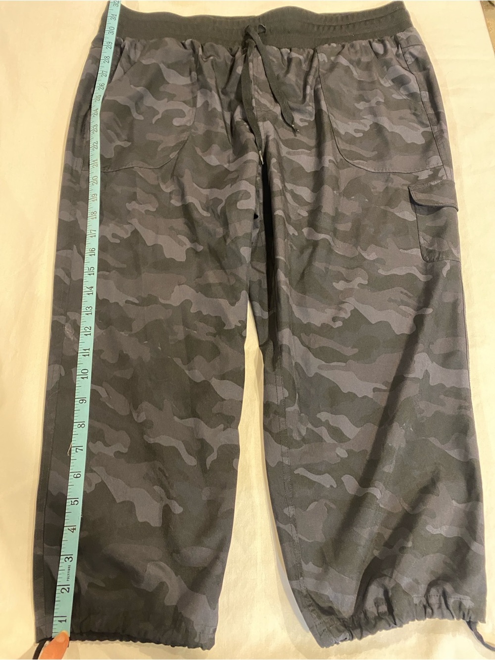 RBX Black/Grey Camo Polyester Activewear Capris.  Large